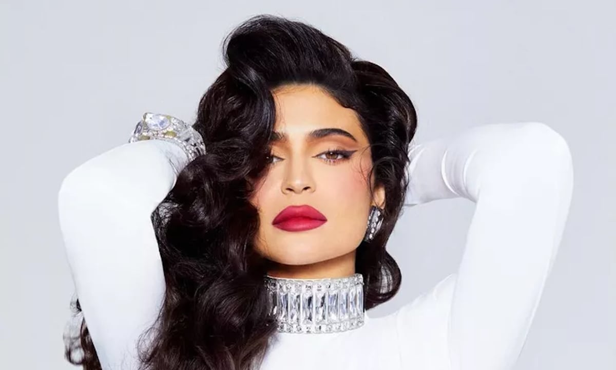 Kylie Jenner gives Old Hollywood glam in new photoshoot
