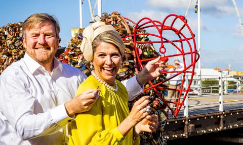 Queen Maxima and Willem-Alexander celebrate anniversary in the Caribbean