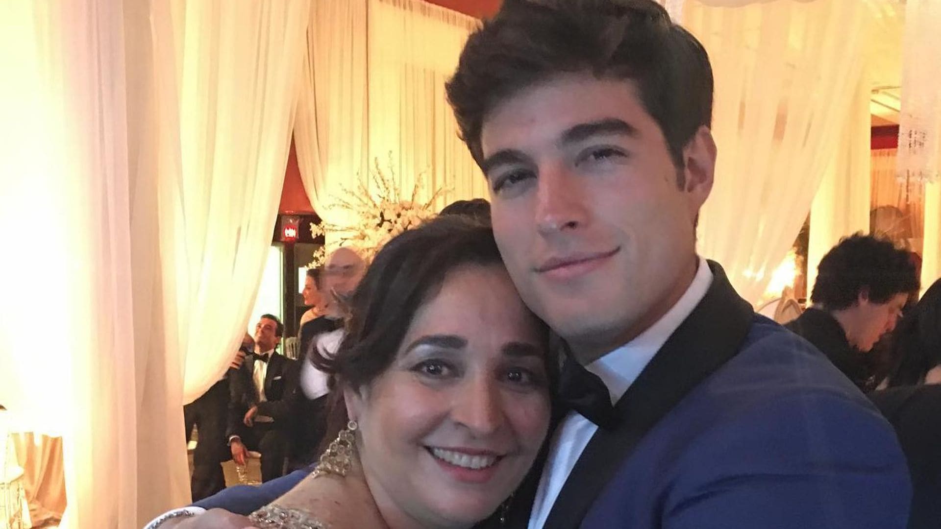 Danilo Carrera y su mamá