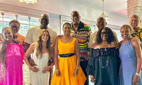 Michael Jordan and Yvette Prieto join Magic Johnson and Samuel L. Jackson on a family sing-along in Italy