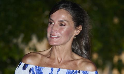 Queen Letizia bares shoulders in pretty summer dress—and it’s on sale!