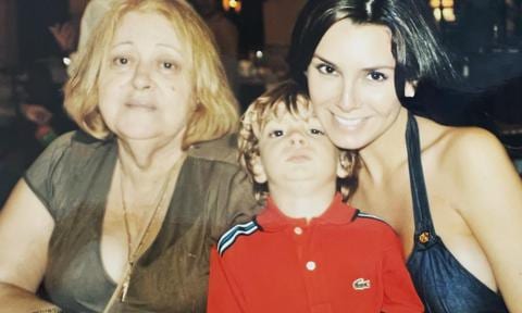 Elizabeth Gutiérrez con su hijo y su bisabuela