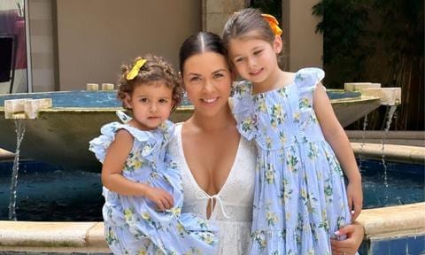 Ximena Duque y sus hijas Luna y Skye