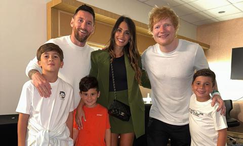 Leo Messi y su familia con Ed Sheeran