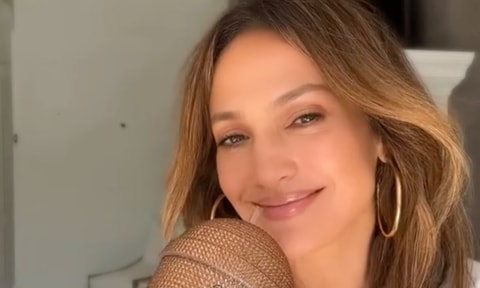 Jennifer Lopez’s TikTok fresh Pumpkin Spice makeup look is a Thanksgiving must