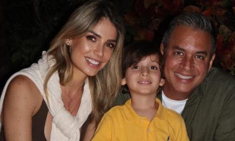 Daniel Sarcos con Alessandra Villegas y su hijo Daniel Alejandro