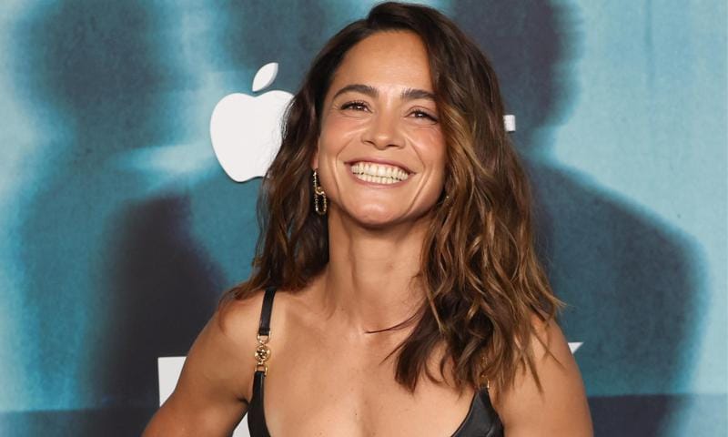 Alice Braga shows off her toned arms at the ‘Dark Matter’ world premiere
