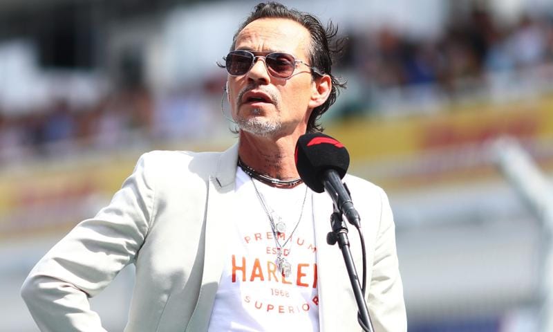 Marc Anthony enjoys Miami F1 and performs the national anthem