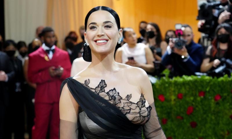 Katy Perry n’est pas allée au MET Gala, mais c’est devenu une tendance