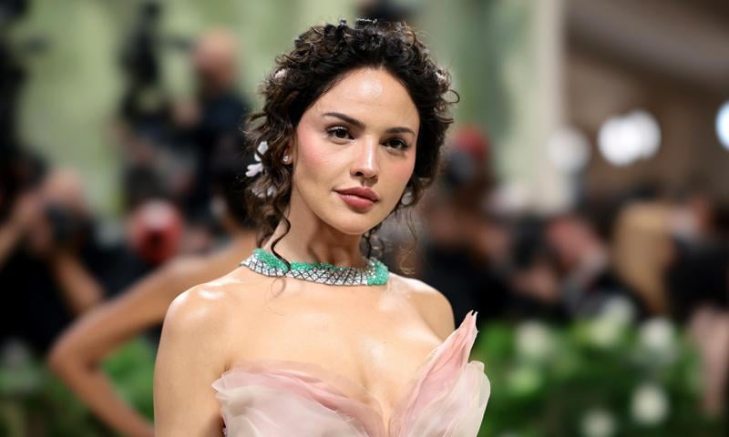 Eiza González honors Mexico at the Met Gala, even when she feels her country doesn’t love her back