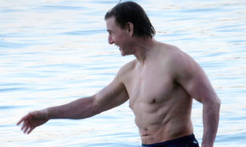 Tom Cruise shows off his ripped abs in Spain with Alejandro Gonzalez Iñarrit